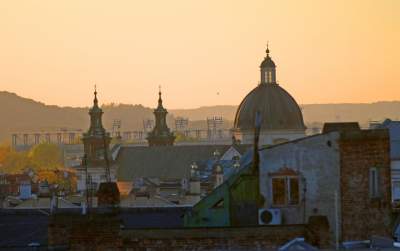 Zmierzch nad dachami Krakowa. Piękna jesień w mieście - zdjęcie 24