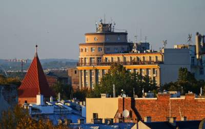 Zmierzch nad dachami Krakowa. Piękna jesień w mieście - zdjęcie 4
