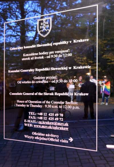 Protest przeciw homofobii przed słowackim konsulatem - zdjęcie 8