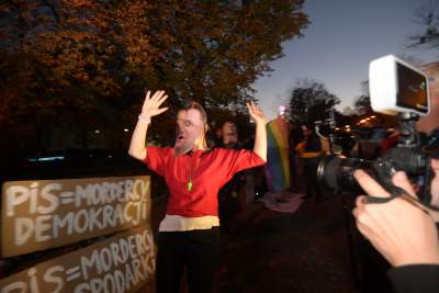 Zderzenie dwóch pikiet pod Wawelem: antypisowskiej i zwolenników władzy - zdjęcie 10