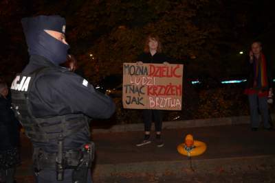 Zderzenie dwóch pikiet pod Wawelem: antypisowskiej i zwolenników władzy - zdjęcie 12