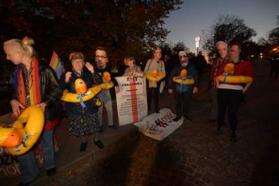 Zderzenie dwóch pikiet pod Wawelem: antypisowskiej i zwolenników władzy - zdjęcie 22