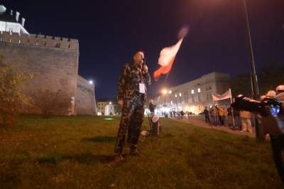 Zderzenie dwóch pikiet pod Wawelem: antypisowskiej i zwolenników władzy - zdjęcie 23