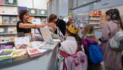 Tłumy w hali EXPO, jubileuszowe 25. Targi Książki w Krakowie - zdjęcie 8