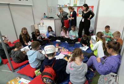 Tłumy w hali EXPO, jubileuszowe 25. Targi Książki w Krakowie - zdjęcie 28