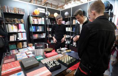 Tłumy w hali EXPO, jubileuszowe 25. Targi Książki w Krakowie - zdjęcie 10