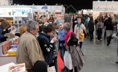 Tłumy w hali EXPO, jubileuszowe 25. Targi Książki w Krakowie - zdjęcie 11