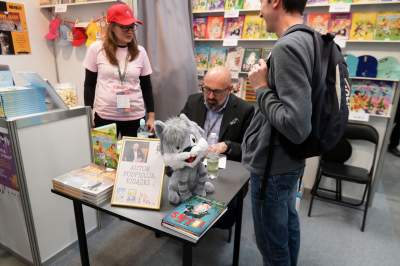 Tłumy w hali EXPO, jubileuszowe 25. Targi Książki w Krakowie - zdjęcie 7