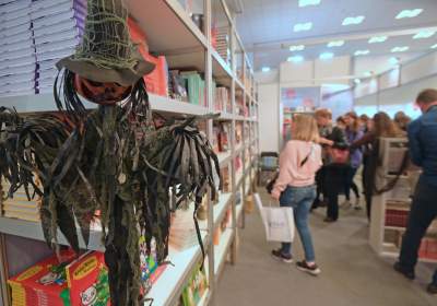 Tłumy w hali EXPO, jubileuszowe 25. Targi Książki w Krakowie - zdjęcie 4