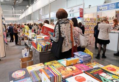 Tłumy w hali EXPO, jubileuszowe 25. Targi Książki w Krakowie - zdjęcie 32