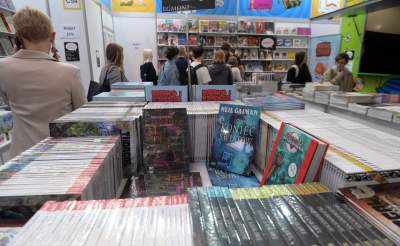 Tłumy w hali EXPO, jubileuszowe 25. Targi Książki w Krakowie - zdjęcie 30