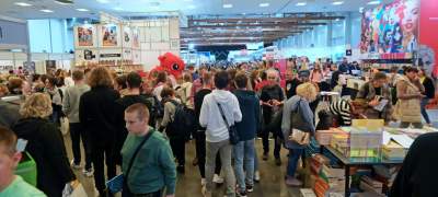 Tłumy w hali EXPO, jubileuszowe 25. Targi Książki w Krakowie - zdjęcie 5