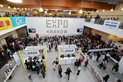 Tak wielkich tłumów na Targach Ksiązki jeszcze nie było - zdjęcie 14