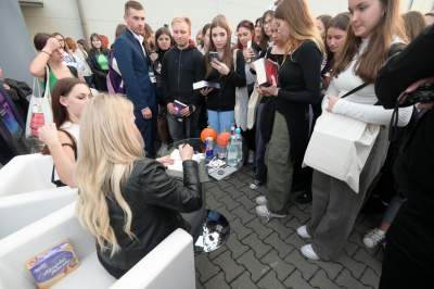 Tak wielkich tłumów na Targach Ksiązki jeszcze nie było - zdjęcie 19