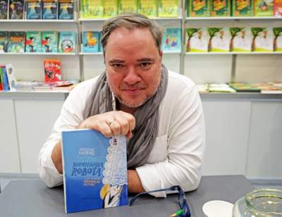 Gwiazdy dopisały na Targach Książki, rozpoznajecie tych autorów? - zdjęcie 31