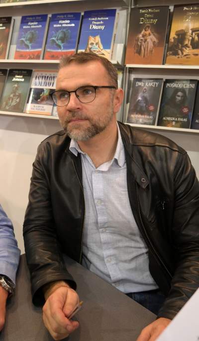 Gwiazdy dopisały na Targach Książki, rozpoznajecie tych autorów? - zdjęcie 40