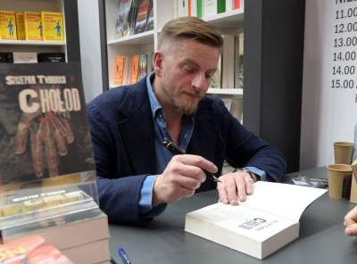 Gwiazdy dopisały na Targach Książki, rozpoznajecie tych autorów? - zdjęcie 6