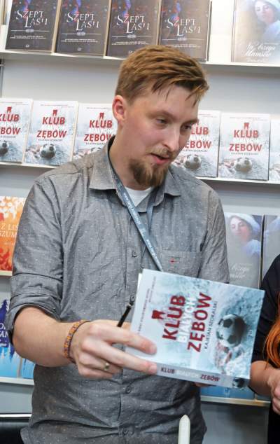 Gwiazdy dopisały na Targach Książki, rozpoznajecie tych autorów? - zdjęcie 25