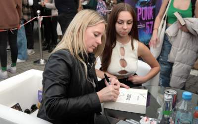 Gwiazdy dopisały na Targach Książki, rozpoznajecie tych autorów? - zdjęcie 39