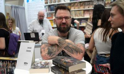 Gwiazdy dopisały na Targach Książki, rozpoznajecie tych autorów? - zdjęcie 27