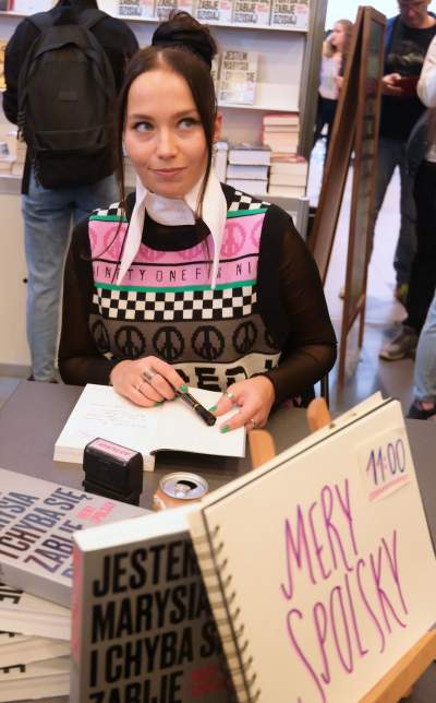 Gwiazdy dopisały na Targach Książki, rozpoznajecie tych autorów? - zdjęcie 10