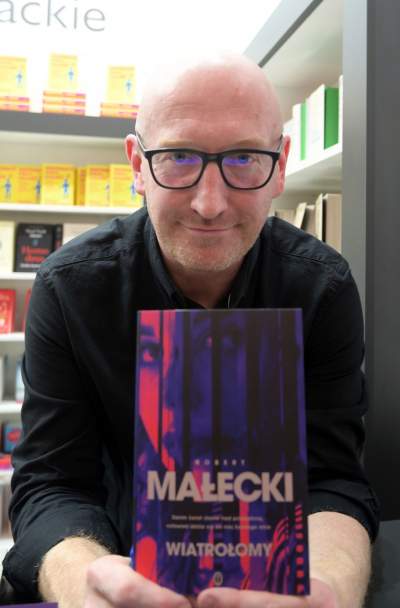 Gwiazdy dopisały na Targach Książki, rozpoznajecie tych autorów? - zdjęcie 23