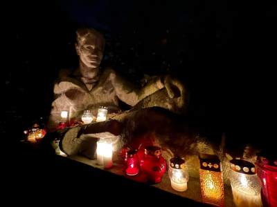 Miejsca, w których zapłonęło najwięcej zniczy, pamięć ma znaczenie - zdjęcie 3