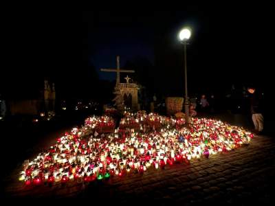 Miejsca, w których zapłonęło najwięcej zniczy, pamięć ma znaczenie - zdjęcie 23