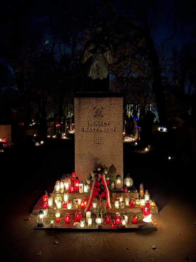 Miejsca, w których zapłonęło najwięcej zniczy, pamięć ma znaczenie - zdjęcie 2