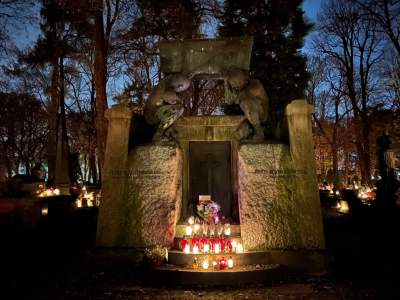 Miejsca, w których zapłonęło najwięcej zniczy, pamięć ma znaczenie - zdjęcie 22