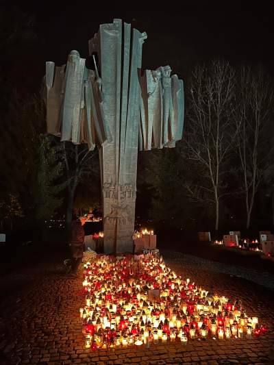 Miejsca, w których zapłonęło najwięcej zniczy, pamięć ma znaczenie - zdjęcie 8