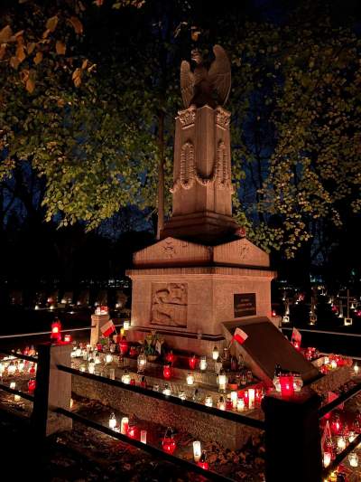 Miejsca, w których zapłonęło najwięcej zniczy, pamięć ma znaczenie - zdjęcie 12