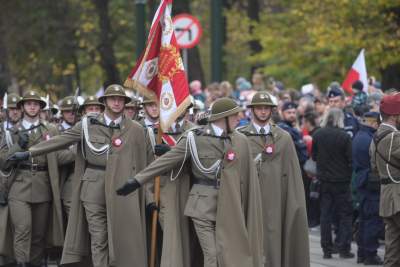 Kraków świętuje 11-Listopada: tłum na defiladzie z akcentem lotniczym - zdjęcie 20