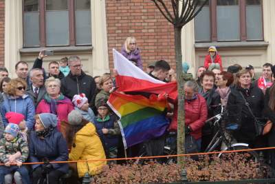 Kraków świętuje 11-Listopada: tłum na defiladzie z akcentem lotniczym - zdjęcie 12