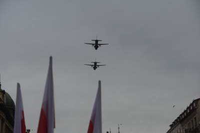 Kraków świętuje 11-Listopada: tłum na defiladzie z akcentem lotniczym - zdjęcie 18