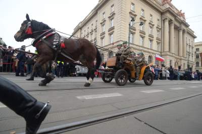 Kraków świętuje 11-Listopada: tłum na defiladzie z akcentem lotniczym - zdjęcie 22