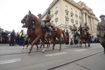 Kraków świętuje 11-Listopada: tłum na defiladzie z akcentem lotniczym - zdjęcie 8