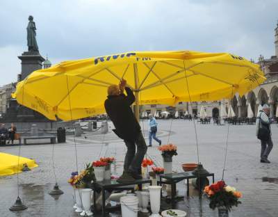 Kwiaciarki na Rynku Głównym: tak to kiedyś wyglądało... - zdjęcie 9