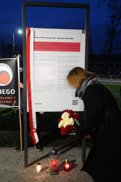 Odsłonęcie tablicy pamięci Piotra Szczesnego "Szarego Człowieka" - zdjęcie 19