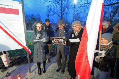 Odsłonęcie tablicy pamięci Piotra Szczesnego "Szarego Człowieka" - zdjęcie 11