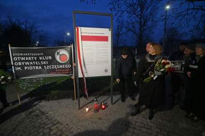 Odsłonęcie tablicy pamięci Piotra Szczesnego "Szarego Człowieka" - zdjęcie 15