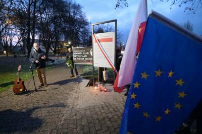 Odsłonęcie tablicy pamięci Piotra Szczesnego "Szarego Człowieka" - zdjęcie 9