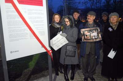 Odsłonęcie tablicy pamięci Piotra Szczesnego "Szarego Człowieka" - zdjęcie 14