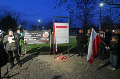 Odsłonęcie tablicy pamięci Piotra Szczesnego "Szarego Człowieka" - zdjęcie 16