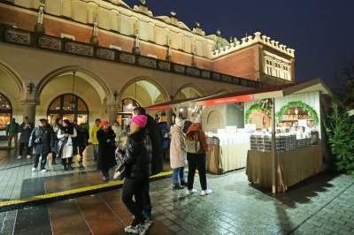 Nowe stoiska i nowe... ceny. Trwa jarmark bożonarodzeniowy - zdjęcie 5