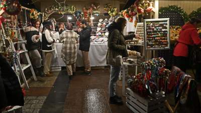Nowe stoiska i nowe... ceny. Trwa jarmark bożonarodzeniowy - zdjęcie 30