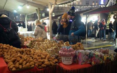 Nowe stoiska i nowe... ceny. Trwa jarmark bożonarodzeniowy - zdjęcie 2