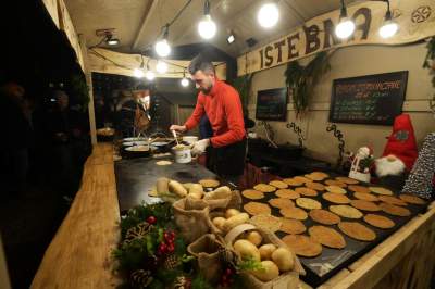 Nowe stoiska i nowe... ceny. Trwa jarmark bożonarodzeniowy - zdjęcie 19