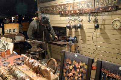 Nowe stoiska i nowe... ceny. Trwa jarmark bożonarodzeniowy - zdjęcie 22