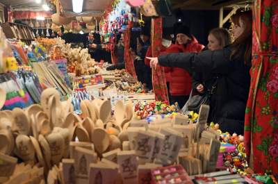 Nowe stoiska i nowe... ceny. Trwa jarmark bożonarodzeniowy - zdjęcie 9